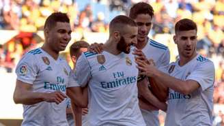 Benzema comemora o segundo gol do Real na vitória por 3 a 0 sobre o Las Palmas (Foto: DESIREE MARTIN / AFP)