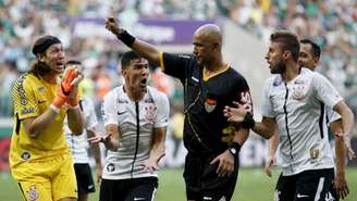 Final do Campeonato Paulista de 2018: Palmeiras x Corinthians - Ralf desarmou Dudu, dentro da área e o árbitro marcou o pênalti antes de voltar atrás
