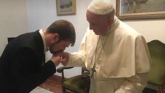 Pai de Alfie foi a Roma para fazer um apelo ao papa Francisco pessoalmente