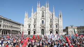 A canção 'Bella Ciao' foi entoada em diversas manifestações celebrando o 73º aniversário da liberação da Itália do fascismo, na quarta, 25