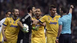 Buffon foi denunciado pela Uefa por conta da expulsão contra o Real Madrid,(Foto: OSCAR DEL POZO / AFP)