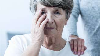 Um dos primeiros sintomas do Alzheimer é a perda de memória recente