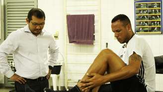 Luis Fabiano em tratamento da lesão do joelho direito (Foto: Divulgação)