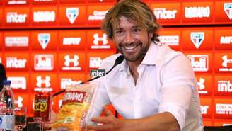 Lugano foi capitão da seleção uruguaia em duas edições da Copa do Mundo: 2006 e 2010 (Rubens Chiri / saopaulofc.net)