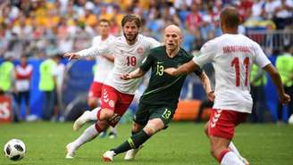 Dinamarca e Austrália empataram na segunda rodada (Foto: MANAN VATSYAYANA / AFP)