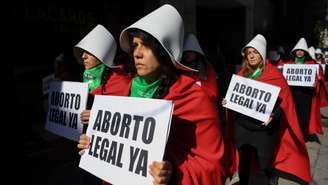 A Argentina, por pouco, não se tornou uma opção a mais para mulheres que buscam fazer aborto legal fora do país. Proposta que legalizaria a prática foi derrubada com sete votos de diferença