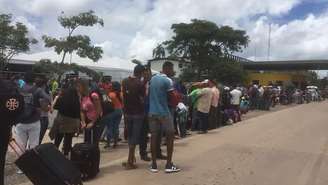 Cerca de 500 pessoas vindas da Venezuela entram no Brasil por Roraima por dia