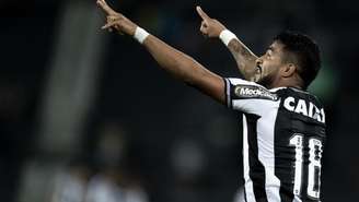 Aguirre precisou de oito minutos em campo para marcar o seu primeiro gol pelo Botafogo (Jorge Rodrigues/Eleven)