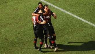 Atlético-PR chegou a oitava vitória seguida na Arena da Baixada (Foto: Daniel Bueno/Photopress)