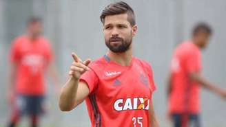 Diego voltou a treinar com o elenco do Flamengo no Ninho do Urubu (Foto: Gilvan de Souza / Flamengo)