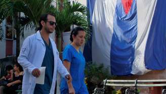 Médicos cubanos não farão mais parte do programa Mais Médicos após ameaças de Bolsonaro