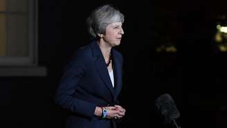 Theresa May anunciou o acordo com a UE na noite de quarta; na manhã seguinte, quatro integrantes do gabinete renunciaram por discordarem dos termos