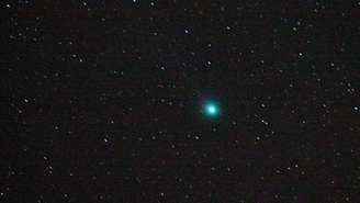 O cometa 46P/Wirtanen vai aparecer na cor verde, como o cometa Lovejoy (foto), visto em 2015 no céu da Bulgária