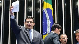 Davi Alcolumbre (DEM-AP) foi eleito numa eleição conturbada