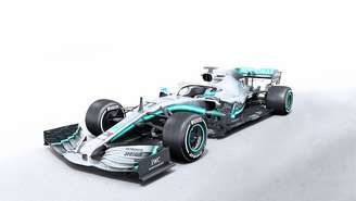 Em Silverstone, Mercedes apresenta nova pintura para o W10