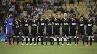 Camisas tinham bandeiras de Vasco e Flamengo pequenas, entrelaçadas, no meio (Jorge Rodrigues/Eleven)