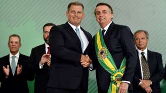 Bebianno (esq.) em 1º de janeiro, na posse de Bolsonaro (dir.)