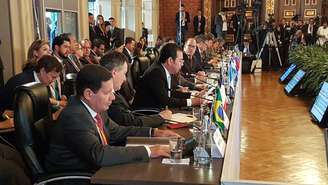 Envio do vice-presidente Hamilton Mourão para a reunião do Grupo de Lima é vista por especialistas como um sinal de moderação do Brasil