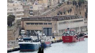 Navio sequestrado por migrantes desembarca em Malta