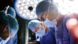 Um número crescente de pessoas viajam para fora de seus países para realizar procedimentos médicos