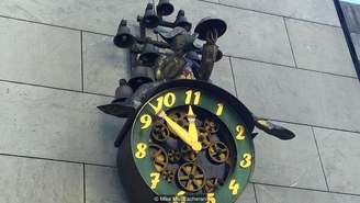 O relógio de 11 horas de Solothurn é composto por 11 engrenagens e 11 sinos
