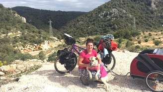 Ishbel e a cachorra Lucy na Turquia