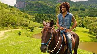 Lenny Kravitz exibiu sua fazenda do Rio de Janeiro em um vídeo no Youtube