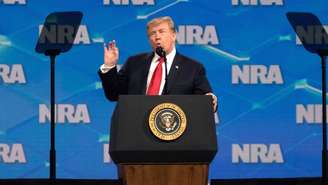 Em associação pró-armas, Donald Trump afirmou que ninguém vai obrigá-lo a entregar a soberania dos Estados Unidos