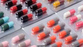 O uso indiscriminado de antibióticos fez com que algumas bactérias se tornassem resistentes aos medicamentos