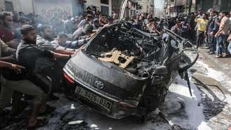Um carro, que supostamente pertencia a um militante do Hamas, foi um dos alvos dos ataques israelenses, na nova escalada de violência no fim de semana de 4 e 5 de maio