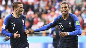 Griezmann e Mbappé são parceiros na seleção francesa (Foto: Anne-Christine Poujoulat / AFP)