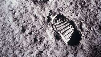 Há 50 anos, o astronauta Neil Armstrong (1930-2012) disse ter dado um 'pequeno passo para o homem, grande passo para a humanidade'