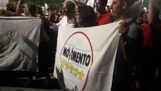 Salvini é alvo de protestos durante comício na Itália
