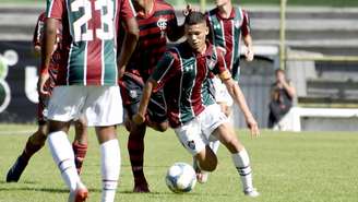 Calegari, que atua como volante e lateral-direito, vem agradando Fernando Diniz (Foto: Mailson Santana/Fluminense)