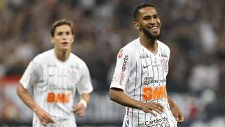 Everaldo será desfalque diante do Fluminense pela Sula (Foto:Marco Galvão/Fotoarena/Lancepress!)