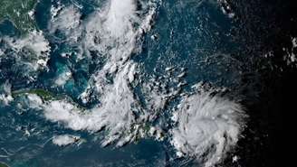 O furacão que se aproxima da costa americana cresceu em intensidade nesta quarta-feira