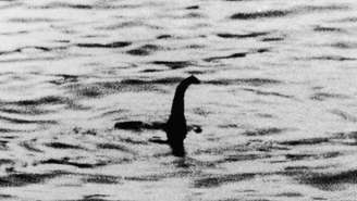 Foto acima, dos anos 1930, deu força à lenda do Monstro do Lago Ness, mas ela foi forjada com um submarino de brinquedo