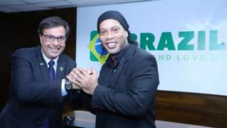 Ronaldinho vai divulgar o Brasil nas suas redes sociais (Divulgação/Embratur)