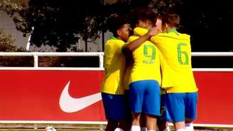 Time brasileiro primeiro gol da vitória contra coreanos, na Inglaterra (Foto: Reprodução/Globoesporte.com)