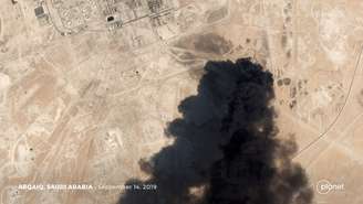 Imagem de satélite mostra fumaça após ataque a instalação da Aramco em Abqaiq, na Arábia Saudita
14/09/2019
Planet Labs Inc/Divulgação via REUTERS