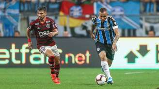 Arrascaeta e Everton durante a partida em Porto Alegre (Foto: Lucas Uebel/Grêmio)
