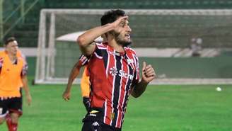 Bruno Moraes comemora gol na vitória do Botafogo sobre o Guarani