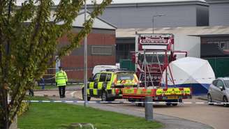 A polícia acredita que o caminhão tenha entrado no Reino Unido pelo porto de HolyHead, no País de Gales