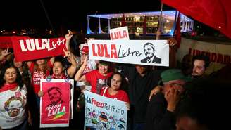Militância foi à frente do STF e comemorou decisão da corte, que pode levar a soltura de Lula
