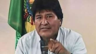 Morales comunicou sua decisão em um pronunciamento na televisão ao lado de seu vice-presidente