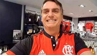 Presidente é palmeirense, mas já foi visto com a camisa do Flamengo (Foto: Reprodução/Twitter0