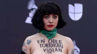 Mon Laferte aproveitou a passagem pelo tapete vermelho para denunciar os abusos cometidos no Chile