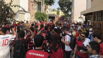 Torcedores do Flamengo em Lima vivem vivem expectativa da decisão (Foto: Matheus Dantas/Lancepress!)
