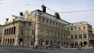 A Ópera Estatal de Viena diz que já havia reduzido o número de apresentações para bailarinos, depois que a carga de treinamentos foi criticada.