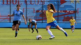 Meio-campista Angelina já disputou as edições Sub-17 e Sub-20 pela Seleção (Foto: Divulgação)